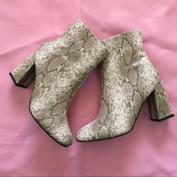 Boohoo Shoes - Snake Effect Flared Heel Booties